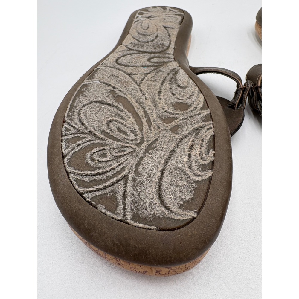 Kenneth Cole Reaction Touch of Glam Bronze Medallion Thong Sandals Womens 7.5M - Picture 5 of 9